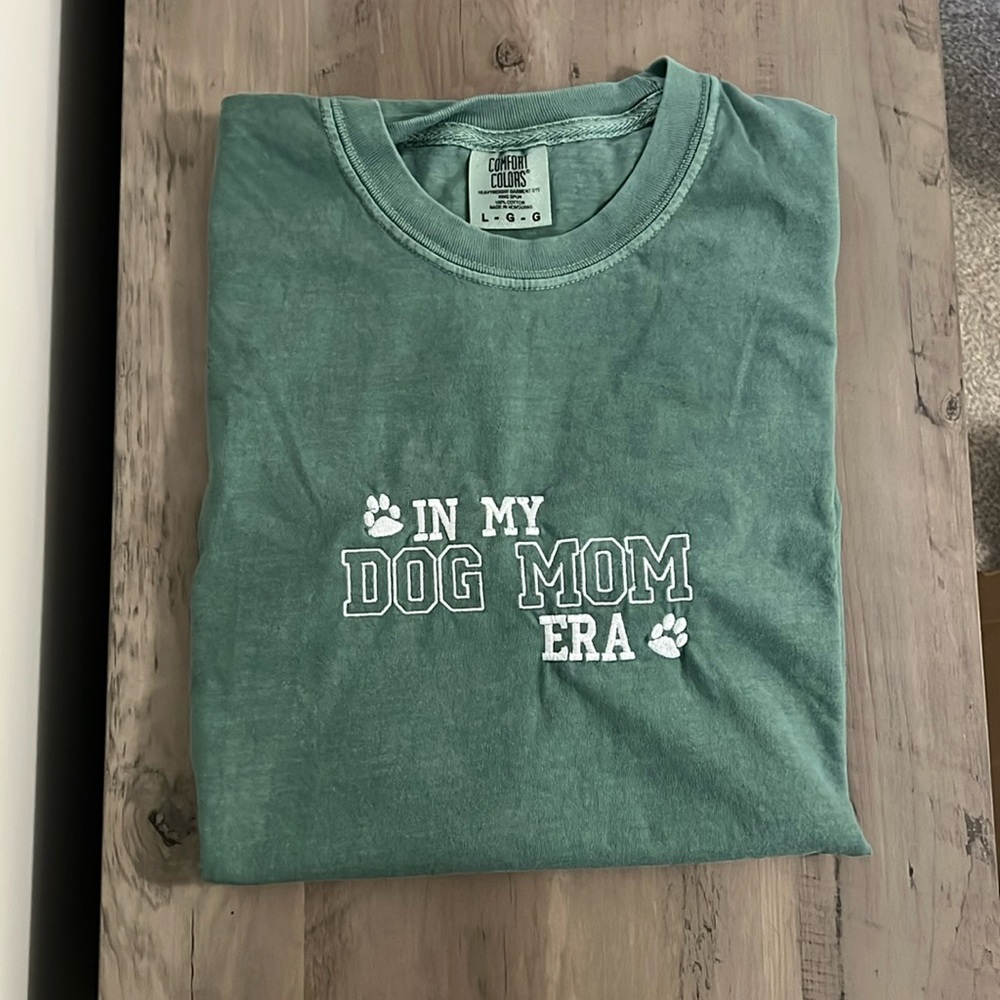 Brand New! Comfort Colors “In my dog mom era” T-shirt!